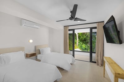 Luxury Villa Photo #49