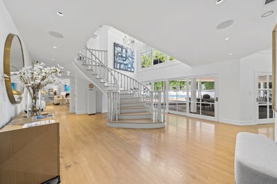 Luxury Villa Photo #9