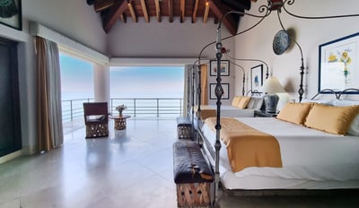 Luxury Villa Photo #25