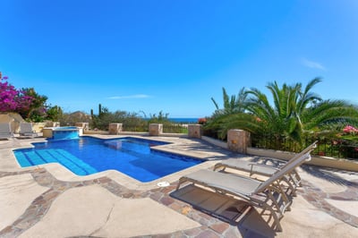 Luxury Villa Photo #4