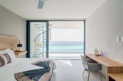 Luxury Villa Photo #32