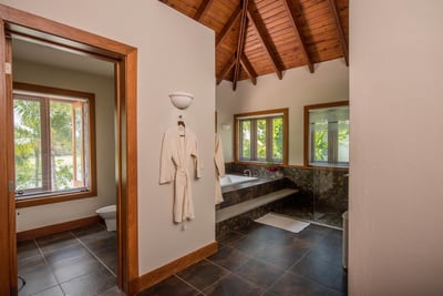 Luxury Villa Photo #31