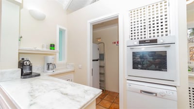 Kitchen & Dining Area