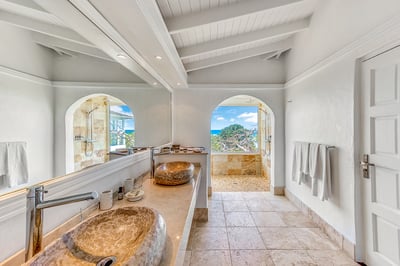 Luxury Villa Photo #38