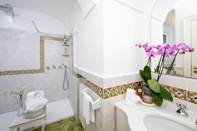 Luxury Villa Photo #25