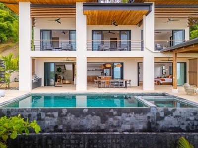 Luxury Villa Photo #3