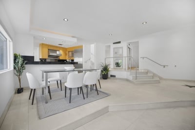Luxury Villa Photo #18