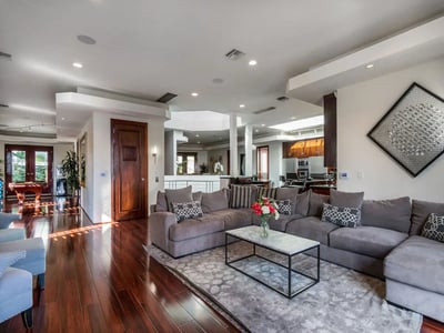 Luxury Villa Photo #18