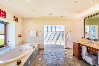 Luxury Villa Photo #50