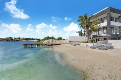 Luxury Villa Photo #4