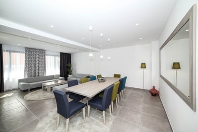 Luxury Villa Photo #16