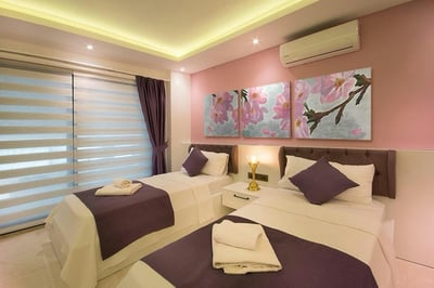 Luxury Villa Photo #17