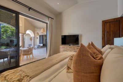 Luxury Villa Photo #40