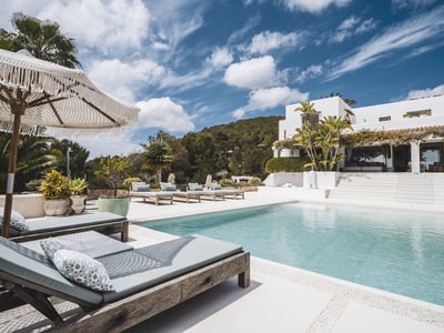 Luxury Villa Photo #3