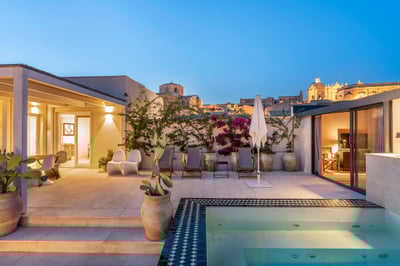 Luxury Villa Photo #14