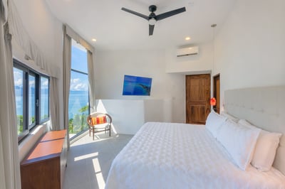Luxury Villa Photo #33