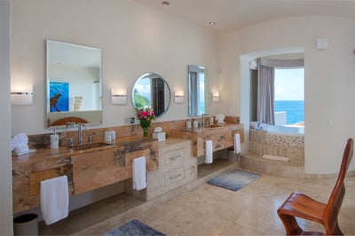 Luxury Villa Photo #40