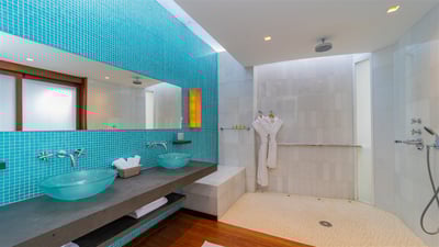 Luxury Villa Photo #37