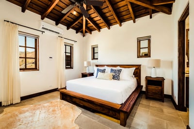 Luxury Villa Photo #15