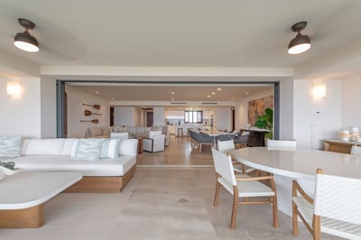 Luxury Villa Photo #8