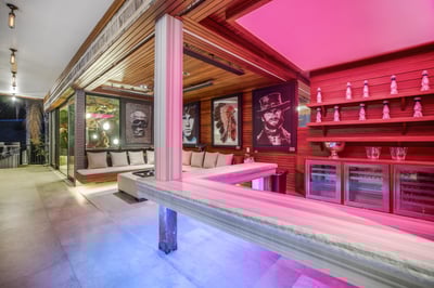 Luxury Villa Photo #18