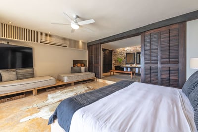 Luxury Villa Photo #33