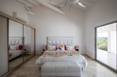Luxury Villa Photo #29