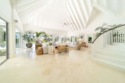 Luxury Villa Photo #18
