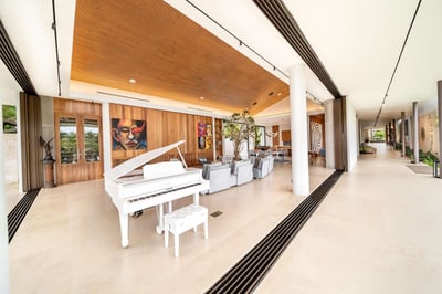 Luxury Villa Photo #33