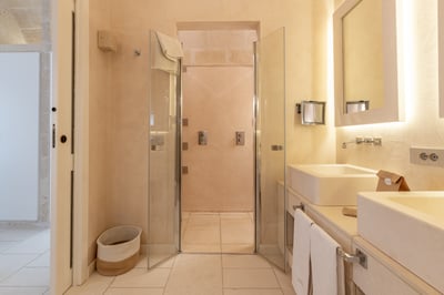 Luxury Villa Photo #30
