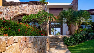 Luxury Villa Photo #17