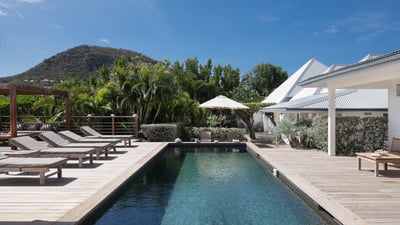 Pool & Terrace: Nice pool (9 m x 4 m), expansive terrace with loungers and deck chairs. 