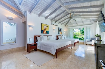 Luxury Villa Photo #26