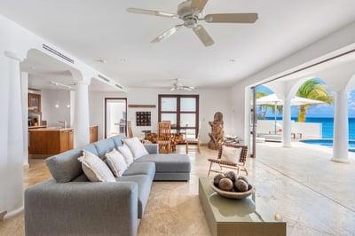 Luxury Villa Photo #18