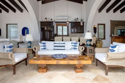 Luxury Villa Photo #18