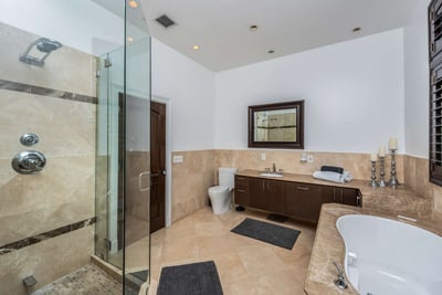 Luxury Villa Photo #40