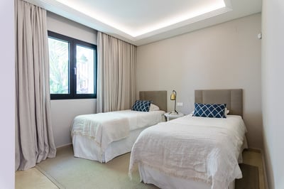 Luxury Villa Photo #26