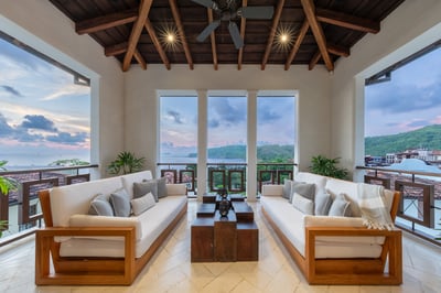 Luxury Villa Photo #6