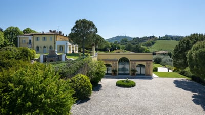 Luxury Villa Photo #3