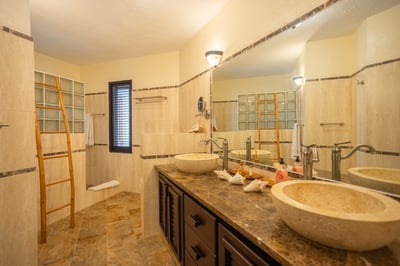 Luxury Villa Photo #27