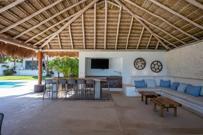 Luxury Villa Photo #13