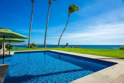 Luxury Villa Photo #8