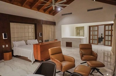 Luxury Villa Photo #37
