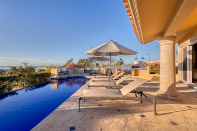Luxury Villa Photo #5