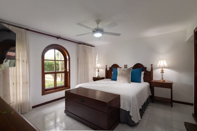 Luxury Villa Photo #15