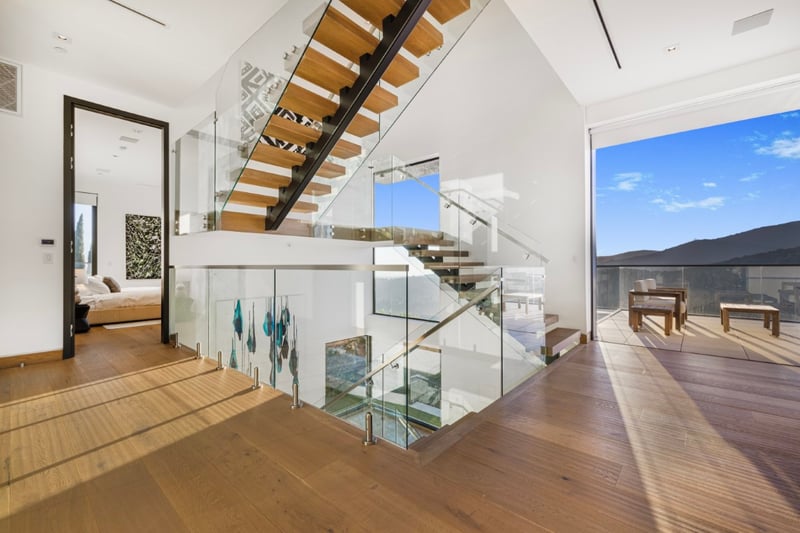 Linda Flora Modern Estate