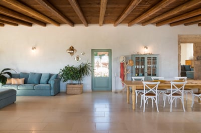 Luxury Villa Photo #18