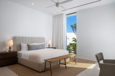 Luxury Villa Photo #28