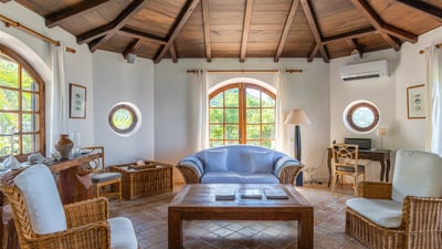 Luxury Villa Photo #12
