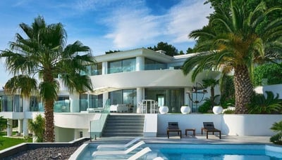 Luxury Villa Photo #3
